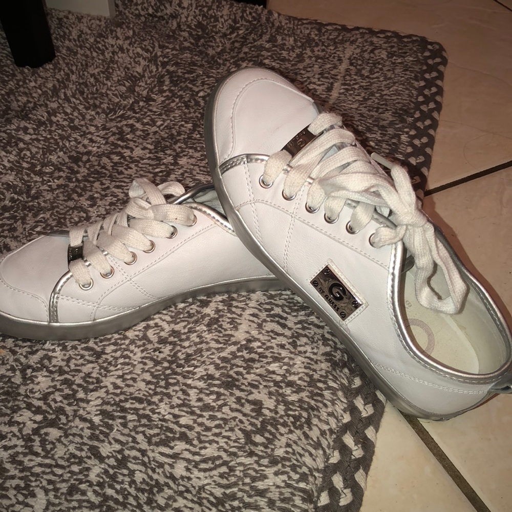 Women guess shoes